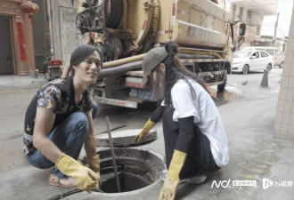 00后女生回家陪父亲掏粪,"干最脏的活,赚最干净的钱"