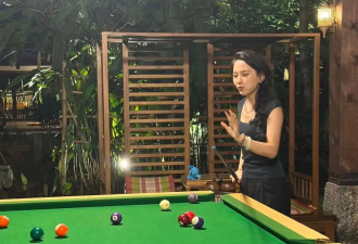 53岁汪峰90后女友打台球，穿瑜伽衣又美又辣，真人比电视上还美
