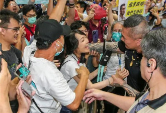 台网红“馆长”深夜返台,称赞大陆民众对台湾友善
