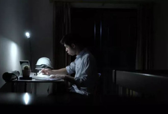 年轻人不考研去考公了,乡镇公务员比港大硕士"香"