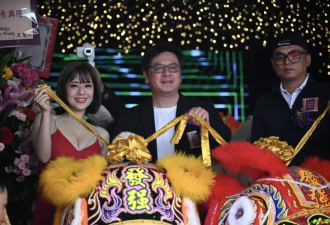 香港“大富豪”夜总会重开!苍井空性感亮相