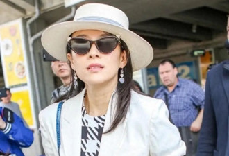 “章子怡”离婚后风格大变，穿西装+短裤+帽子，46岁美出新高度