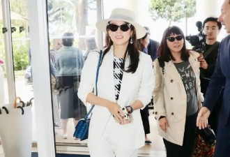 “章子怡”离婚后风格大变，穿西装+短裤+帽子，46岁美出新高度