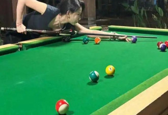 汪峰90后女友打台球 穿瑜伽衣又美又辣