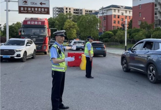 被醉驾车顶行600多米的武汉交警 抢救12天后不幸牺牲