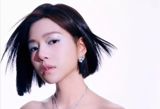 离婚110天后再看陈晓和陈妍希,一个飞升,一个查无此人