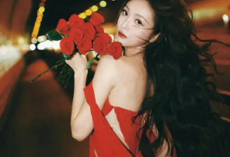 吴宣仪穿深V红玫瑰裙超妩媚！肤白貌美曼妙身材性感迷人