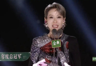 62岁叶童现身上海，真人很瘦、衣服满是褶子，助理保镖左右护卫