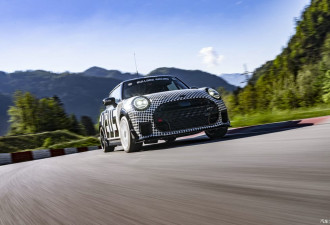 黑白涂装 MINI JCW新赛车涂装官图发布
