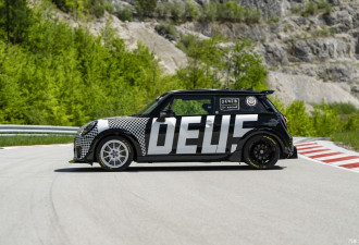 黑白涂装 MINI JCW新赛车涂装官图发布