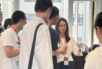 韦东奕开通社交账号后再露面，坐第一排听讲座