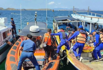 中国女游客在印尼景点“粉红沙滩”拍照时，被强流卷走