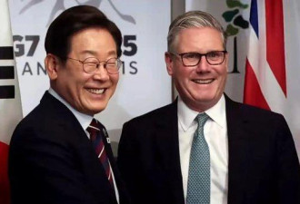 尴尬了 英国首相误将翻译当韩国总统李在明