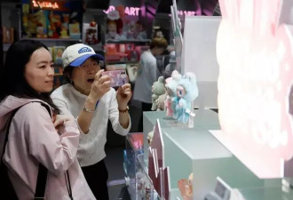 Labubu走红背后：营销爆点、盲盒模式与谷子经济