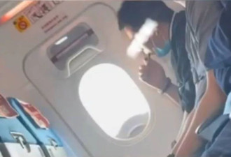 全网炸！中国男搭飞机狂吸电子烟 厦航冷回一句