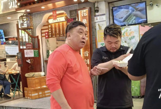 70岁王晶现身广东品尝美食，身材臃肿肚子大