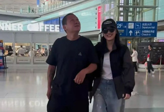 梅婷和老公机场手拉手笑得甜蜜，曾剑60岁发量感人