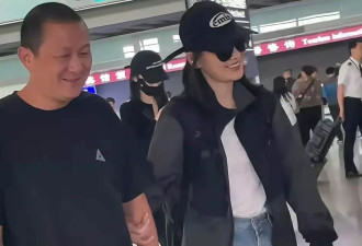 梅婷和老公机场手拉手笑得甜蜜，曾剑60岁发量感人