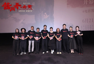 章子怡剪开领口杨幂穿蓝裙抢风头？女明星为博出位真的很拼！