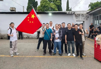 伊朗同胞逃离德黑兰，"看到五星红旗那一刻"流泪