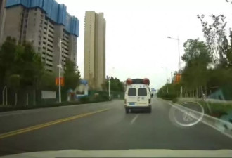 “蓝天救援”车被指长时间骑线行驶 交警：将核实处置