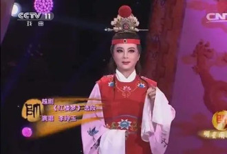 62岁“玉兔精”李玲玉落魄卖唱，坎坷情史唏嘘曝光，混血儿子高大帅气