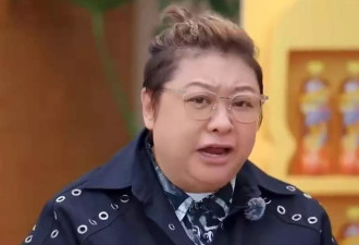 韩红痛斥：歌手耳机里都是提示音