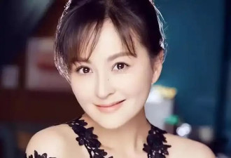 "最干净女演员"被富商苦追10年才嫁,如今和女儿都被宠成宝