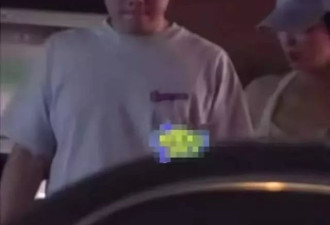 45岁殷桃和男友饭后回家，腹部隆起引怀孕猜测