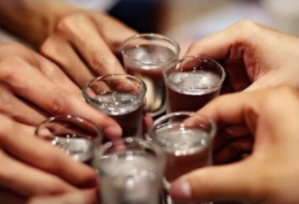 中央明确公职人员违规吃喝认定标准 8种不去