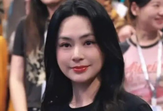 44岁阿娇出席活动，脸大脖子粗，身材发福挡不住，胖过但从未丑过