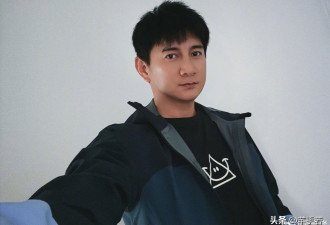 吴奇隆无名指戴戒指，间接回应离婚传言，夫妻感情依旧好！