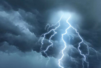 美国15岁少年树下躲雨遭雷击，奇迹生还