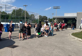 多伦多创46.3°C体感纪录！学校没空调，泳池爆满市民烈日排队崩溃
