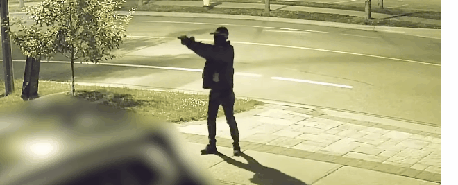 第三宗！万锦16街华人区住宅遭连开9枪，嫌犯逃入公园！