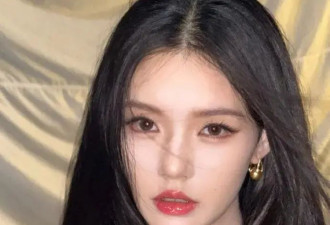 “美人鱼”林允金色抹胸裙超妩媚！又纯又欲性感火辣