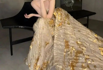 “美人鱼”林允金色抹胸裙超妩媚！又纯又欲性感火辣