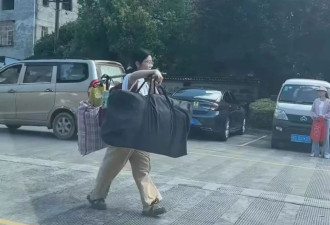 意外爆火后的“扁担女孩”：打暑期工、婉拒资助