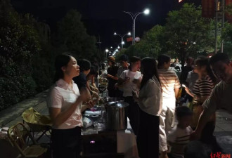 意外爆火后的“扁担女孩”：打暑期工、婉拒资助