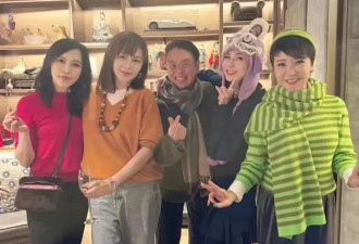 关之琳晚年生活滋润，住豪宅养了两只小狗
