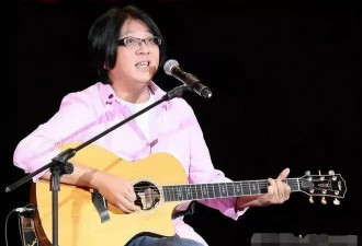 袁惟仁57岁瘫痪近况:需要家人喂饭拍背,妈妈和姐姐轮流照顾