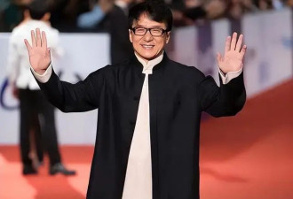 房祖名近照显老态，被指比71岁成龙还显老