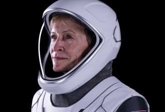 女太空人带3国新手升空 SpaceX优雅号首飞