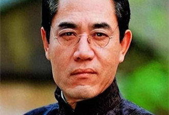 69岁陈宝国状态曝光，身形消瘦，让人不敢认