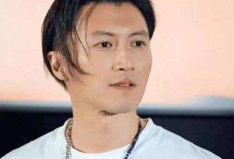 45岁谢霆锋四川游玩，时尚状态惊艳众人