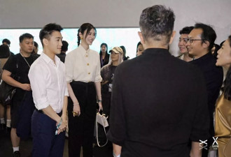 奚梦瑶美貌再封神，白衬衫惊艳晚宴
