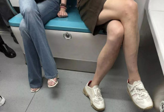 汪小菲夫妇现身北京机场，马筱梅身材很瘦不像怀孕