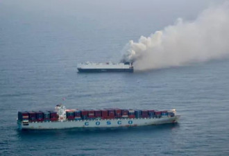 中国出发货轮在阿拉斯加附近起火沉没 载3000辆新车