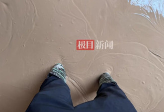贵州榕江最大商场积水仍有两米多深，损失几百万