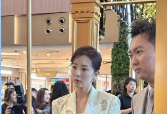李思思参加商演，穿皱巴巴的衣服，老公是初恋，比尼格买提还小